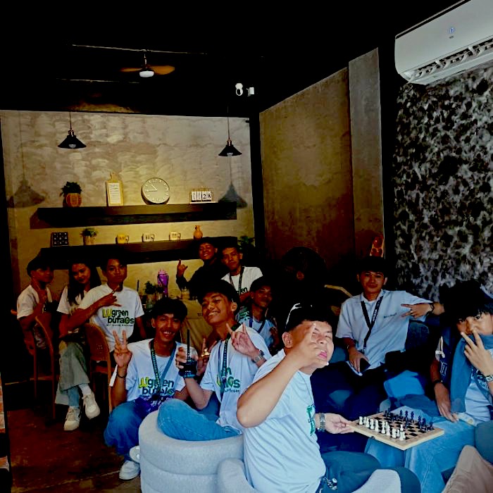 A Laguna University team in the lounge after class